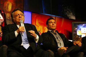 Sulaimán aconseja cambiar fecha del Canelo