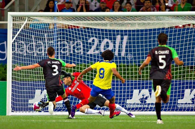 Al minuto 8 Luis Congo marcó el primer tanto a favor de Ecuador. FOTO: MEXSPORT