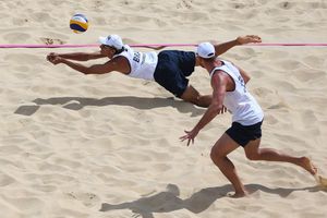 Campeones brasileños debutan con triunfo en voley de playa