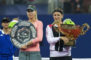 Azarenka aplasta a Sharapova en la Final de Beijing