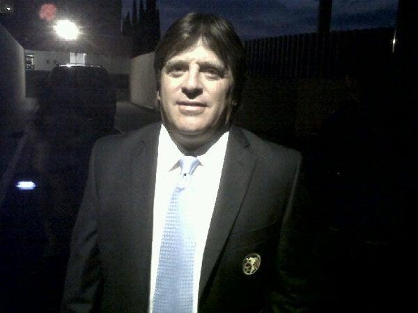 El técnico mantiene la elegancia como de costumbre. FOTO: TWITTER @Jonatan_Pena