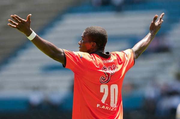 Al derrotar 1-2 al Puebla, Jaguares se mete a la competencia con tres unidades. FOTO: MEXSPORT