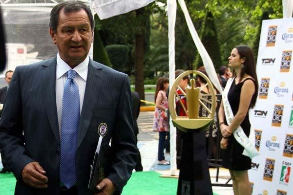 Meza a su llegada a la recepción. FOTO: MEXSPORT