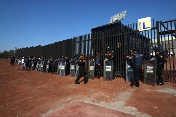 El encuentro en el Olímpico Universitario movilizó un fuerte dispositivo de seguridad (FOTO: ESTEBAN LÓPEZ)