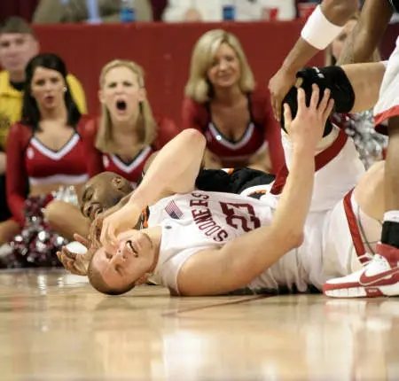 Blake Griffin se lesiona la rodilla rumbo a JO