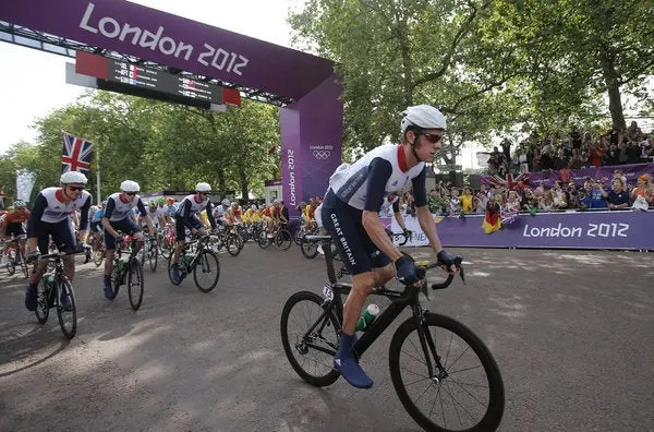 Bradley Wiggins, hospitalizado tras chocar con una furgoneta