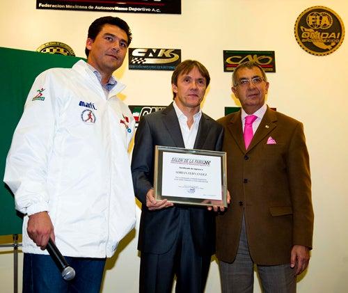 Inmortalizan a Adrian Fernández