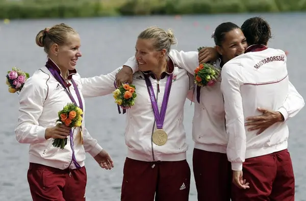 Hungría se cuelga el Oro en Kayak K-4 femenil 500 mts