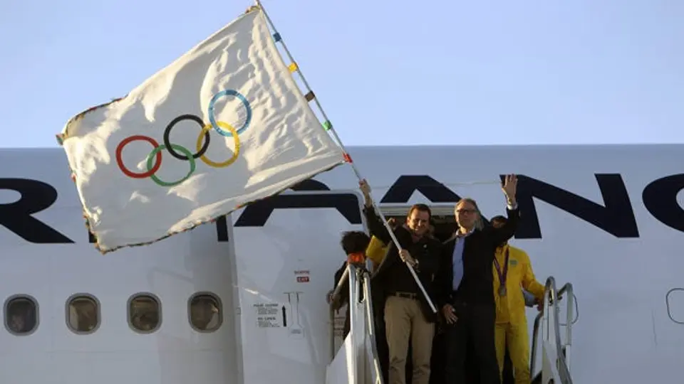 Bandera Olímpica arriba a Rio