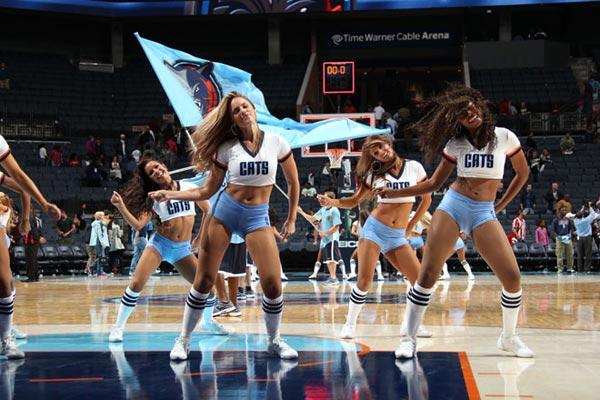 Las animadoras de los Bobcats no se inhibieron | INTERNET