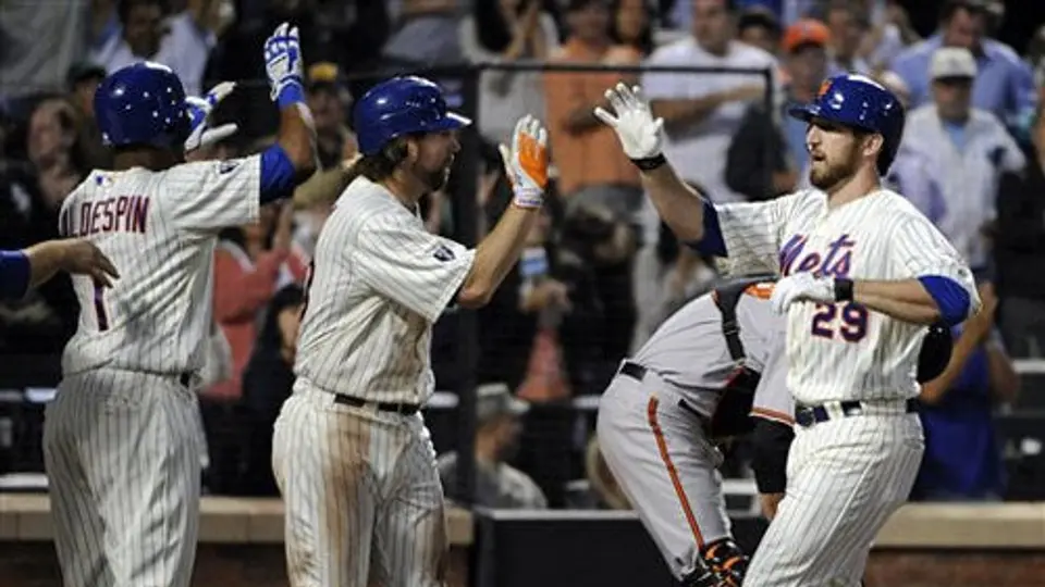 Dickey se luce en blanqueada de Mets