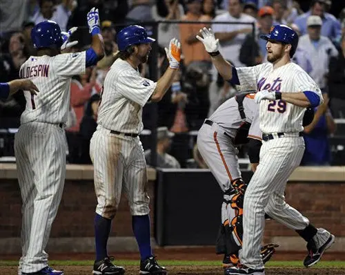Dickey se luce en blanqueada de Mets