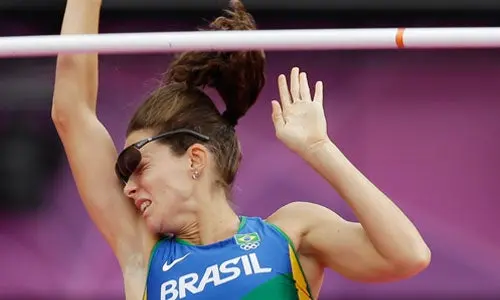 Murer afirmó que el viento no la dejó hacer su salto