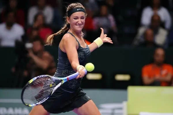 Azarenka vence a Kerber y la deja sin opciones en el Masters de la WTA