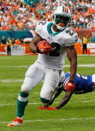 Los Delfines se impusieron 30-23 sobre Buffalo