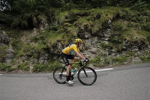 Lider de la Tour sufre quemadura