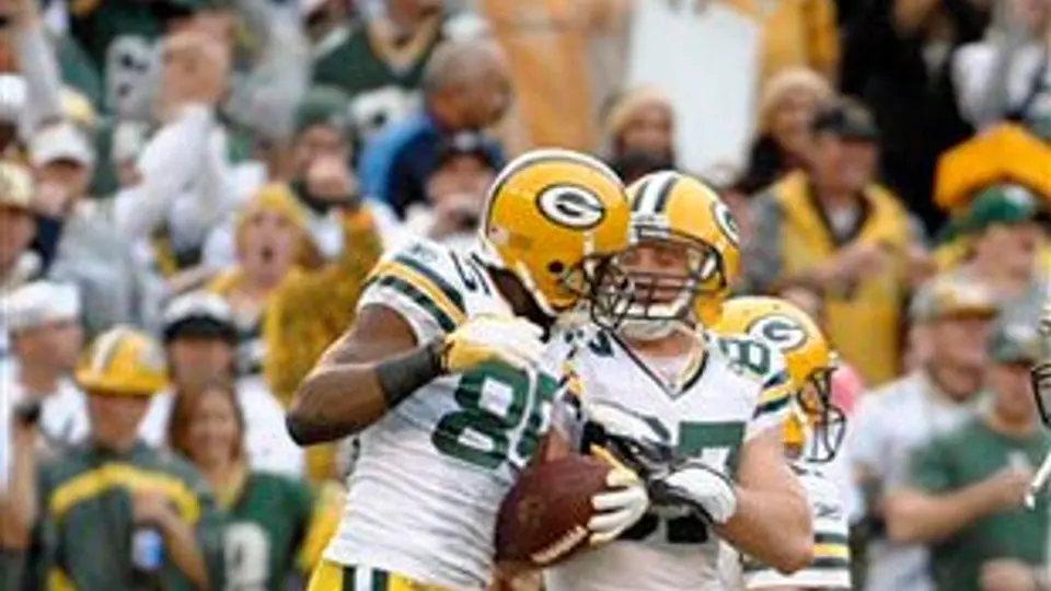 Green Bay mantiene el invicto al derrotar 45-38 a los Cargadores