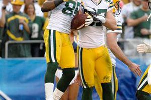 Green Bay mantiene el invicto al derrotar 45-38 a los Cargadores