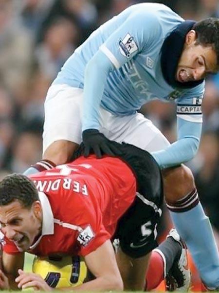 Carlos Tévez: ¿Dónde quedó la bolita? Nunca metas la mano como si fueras el proctólogo.