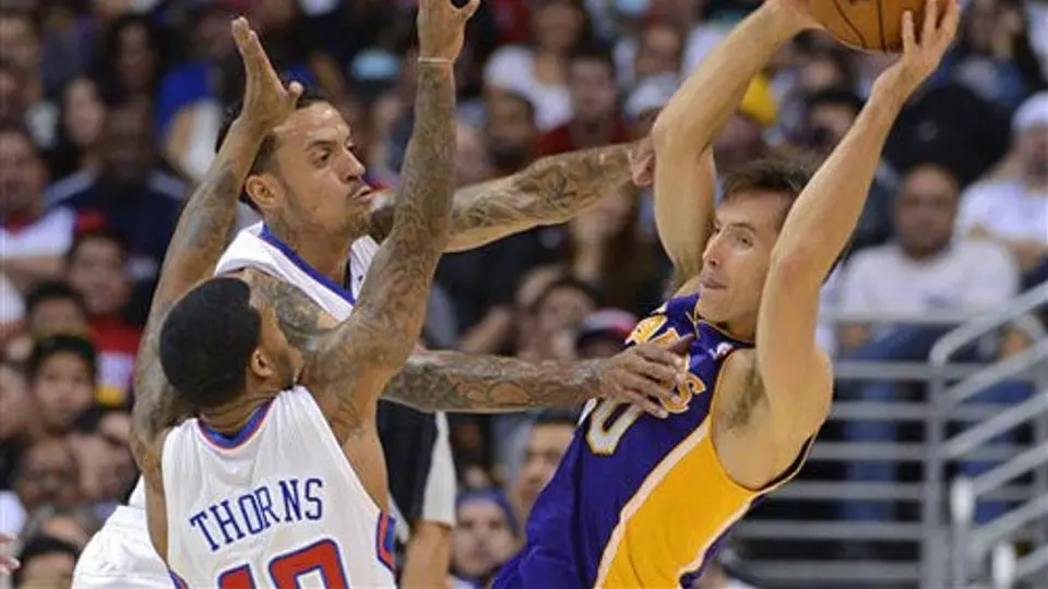 Nash será baja un mes con Lakers