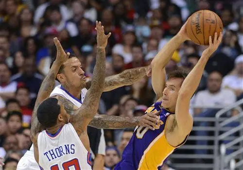 Nash será baja un mes con Lakers