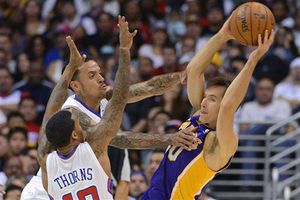 Nash será baja un mes con Lakers