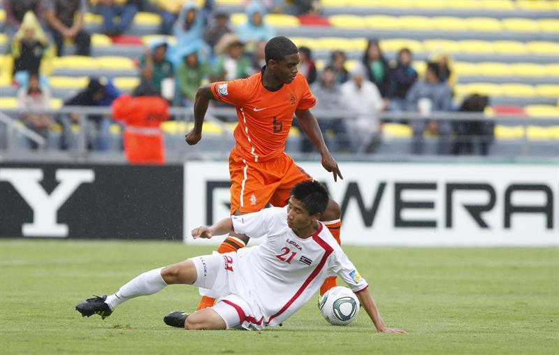 Choe Myong Song y Kyle Ebecilio. FOTO: EFE