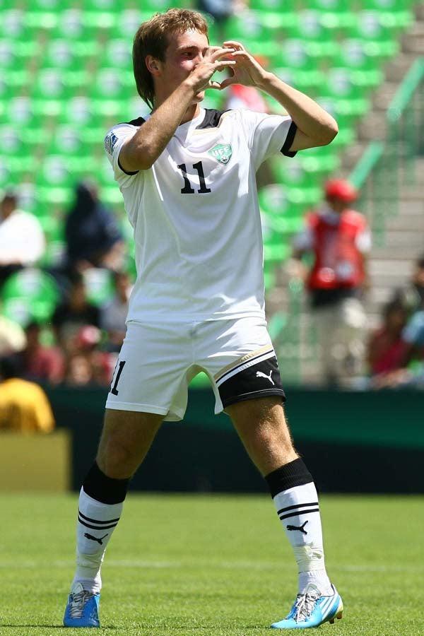 Uzbekistán celebra goleada 4-0. FOTO: JORGE BARAJAS