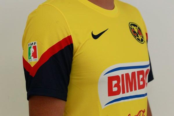 Las novedades está que en las mangas sobresalen los vivos azul y rojo | RÉCORD