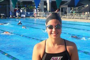 'El gorro me apretaba y se me metió agua a los ojos': salvadoreña