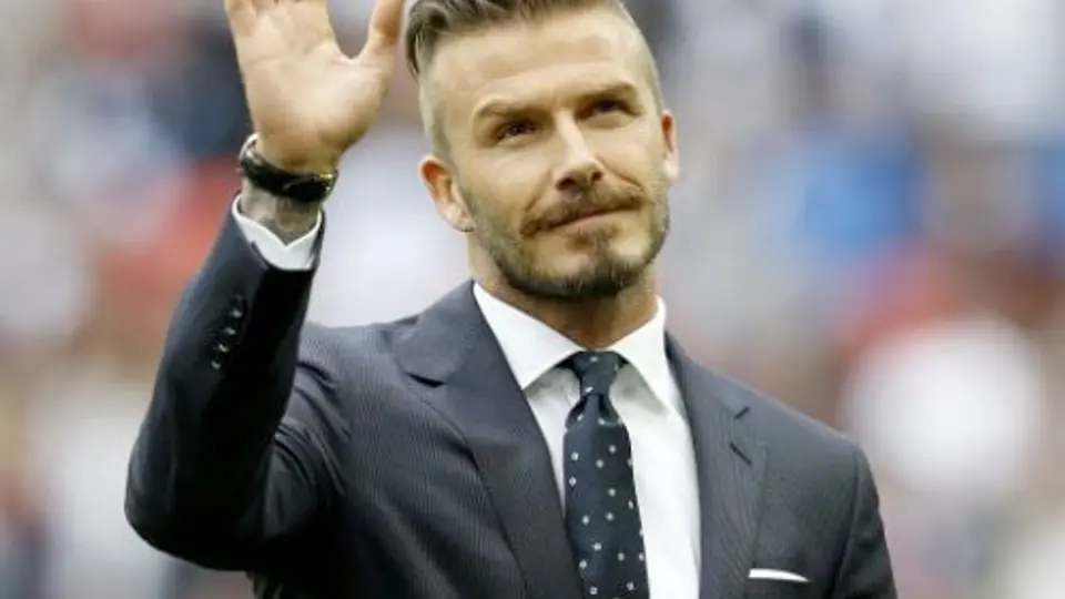 David Beckham portó antorcha olímpica en recorrido por el Támesis