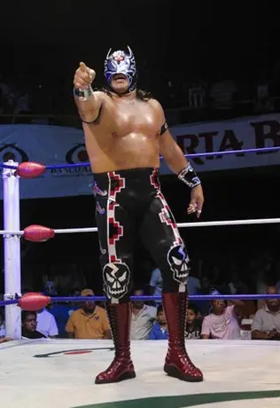 Último Guerrero y Lyger encienden su rivalidad en la Coliseo