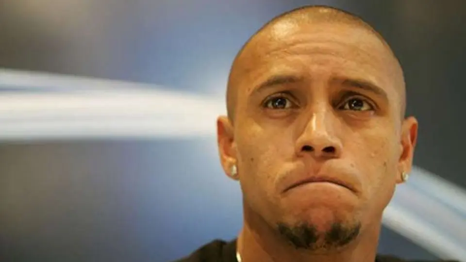 Roberto Carlos anuncia su retiro del futbol profesional