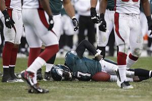 Vick jugó con dos costillas rotas