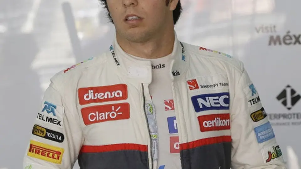 Checo espera triunfar en Inglaterra como Chicharito