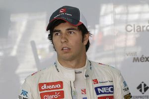 Checo espera triunfar en Inglaterra como Chicharito