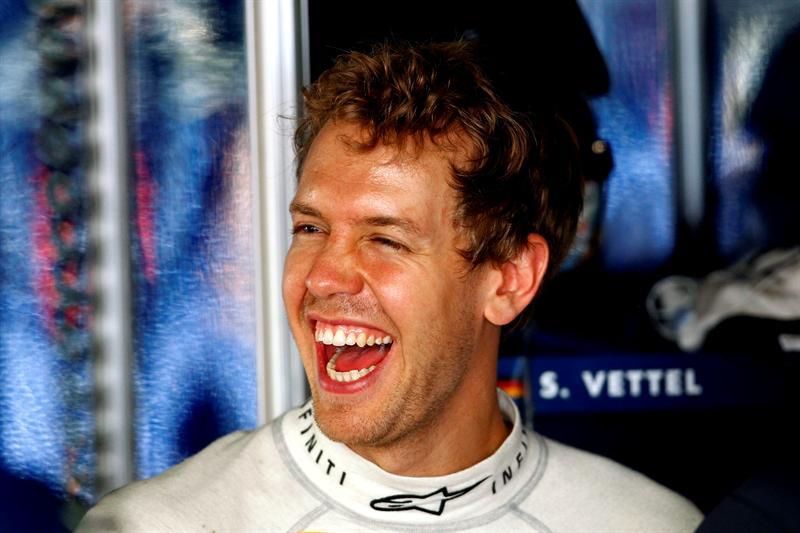 Vettel en el garage del equipo de RedBull. FOTO: EFE