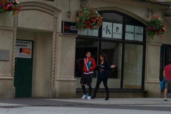 Los elementos del Tri aprovecharon su tiempo libre para recorrer las calles del centro junto a sus seres queridos | CÉSAR VICUÑA