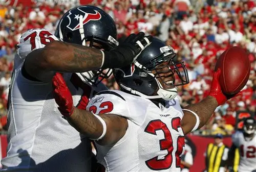 Houston gana su cuarto en fila, 37-9 ante Tampa