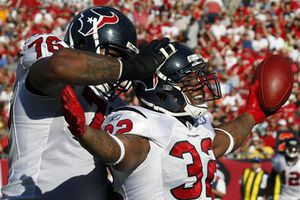 Houston gana su cuarto en fila, 37-9 ante Tampa