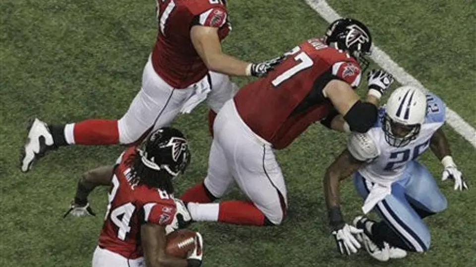 Roddy White brilla en el triunfo de Atlanta, 23-17 sobre Tennessee