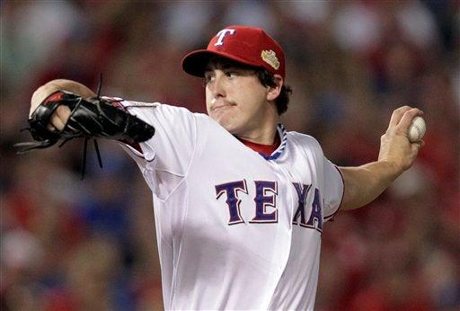 El pitcher Derek Holland en el lanzamiento de la bola. FOTO: AP