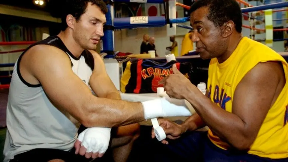 ?Fallece el entrenador Emanuel Steward a los 68 años ?