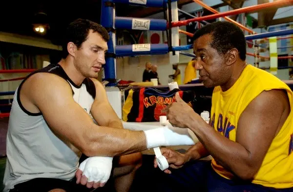 ?Fallece el entrenador Emanuel Steward a los 68 años ?