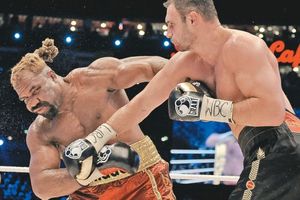 Hospitalizan a Briggs tras su combate con Klitschko