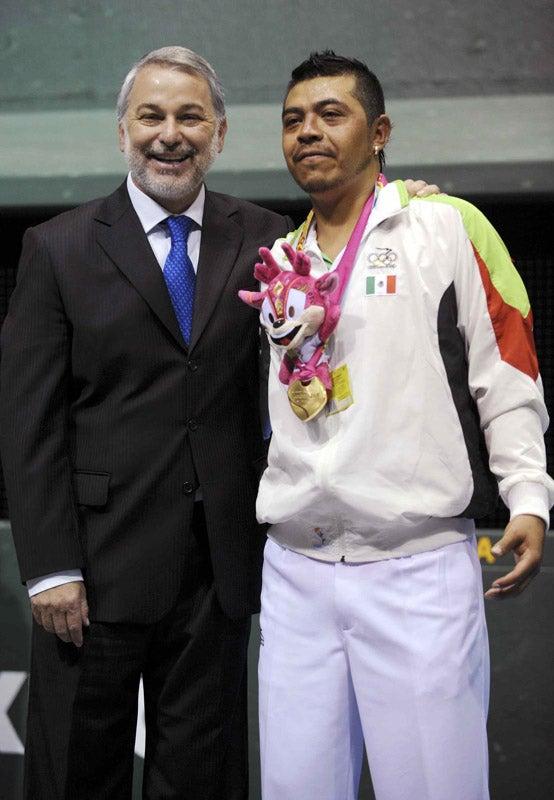 El atleta mexicano se mostró superior ante el cubano Darien Povea. FOTO: MEXSPORT