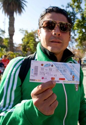 Aficionados mexicanos y chilenos están reunidos en San Juan para el duelo de este lunes en Copa América (FOTO: CÉSAR VICUÑA)