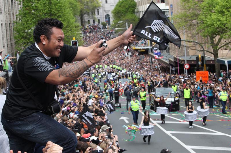 Los All Blacks bailaron y rieron con la afición. FOTO: EFE