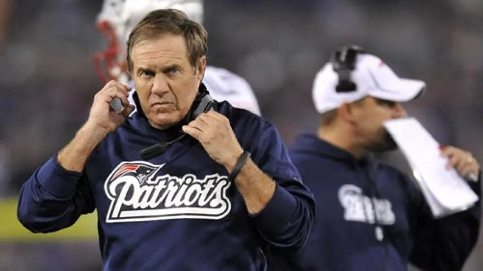 NFL multa a Belichick por comportamiento contra árbitros