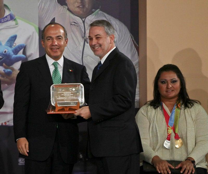 El Presidente reconoció a los deportistas que con su esfuerzo son una inspiración para los mexicanos. FOTO: BERNARDO MALDONADO